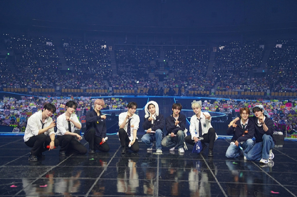 제로베이스원이 앙코르 콘서트 '2026 ZEROBASEONE WORLD TOUR 'HERE&NOW' ENCORE'를 개최하고 팬들을 만났다. [사진=웨이크원]