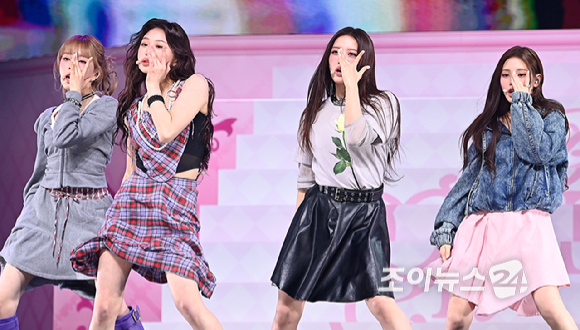 걸그룹 Baby DONT Cry(베이비돈크라이)가 24일 오후 서울 용산구 블루스퀘어에서 열린 첫 미니 앨범 'AFTER CRY'(애프터 크라이) 컴백 쇼케이스에서 무대를 선보이고 있다. [사진=곽영래 기자]