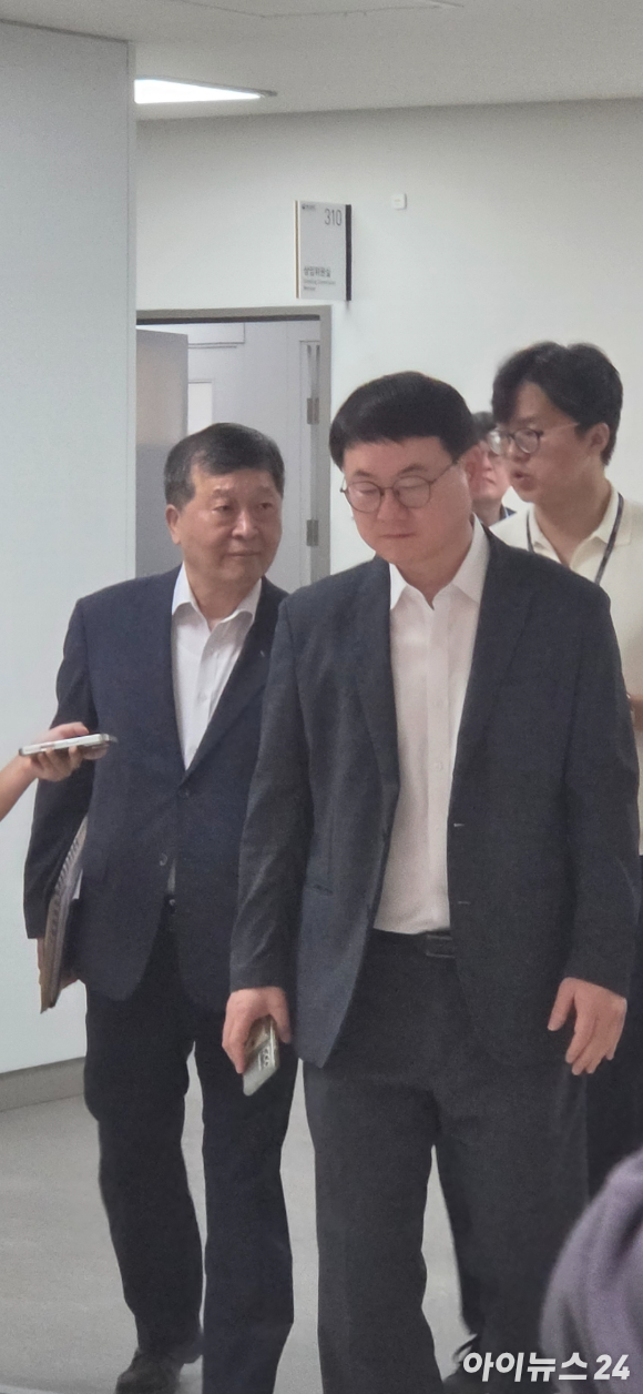 박수근 중앙노동위원회 위원장이 19일 2차 사후조정 회의에 참석하고 있다. [사진=황세웅 기자]