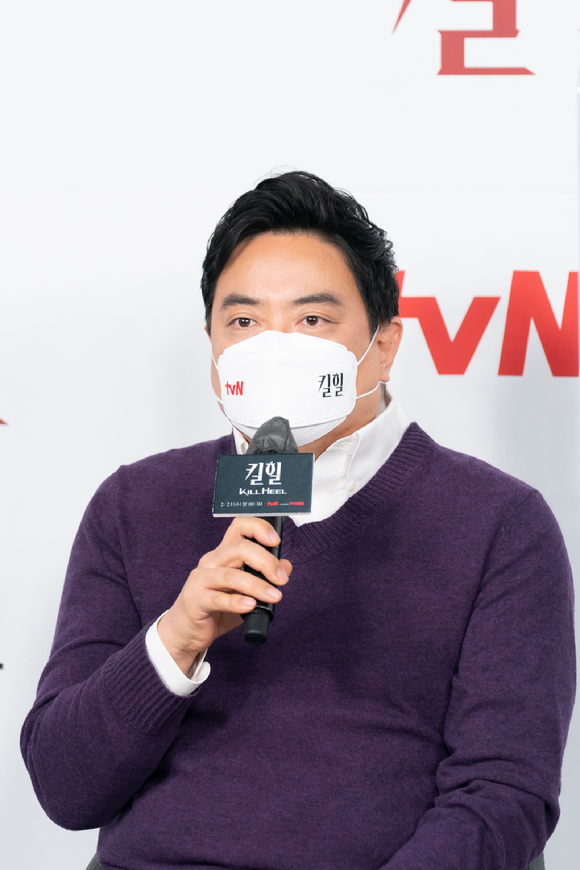 노도철 PD가 15일 온라인으로 진행된 tvN 새 수목드라마 '킬힐' 제작발표회에 참석해 소감을 말하고 있다. [사진=tvN]