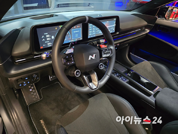 2019년 WRC 레이스에 출전했던 'i20 WRC Coupe'를 통해 실제 당시 주행 상황을 영상과 함께 맵핑 시현하고 있다. [영상=김종성 기자]
