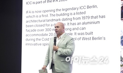 레이프 린드너 IFA 매니지먼트 최고경영자(CEO)가 18일 서울 강남구 코엑스에서 열린 'IFA 2026' 전략 발표를 하고 있다. [사진=박지은 기자]
