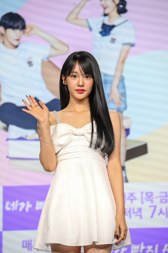 '네가 빠진 세계' 제작발표회에 참석한 금동현 현석 김재원 나나 하선호 원영욱 [사진=EBS]