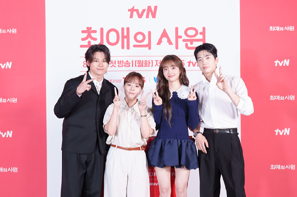 tvN 월화드라마 '최애의 사원' 온라인 제작발표회에 참석한 배우 차우민 김혜준 강훈 [사진=tvN ]