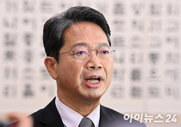 김승원 법무부 장관 후보자가 15일 서울 여의도 국회 법제사법위원회에서 열린 인사청문회에서 모두발언을 하고 있다. [사진=곽영래 기자]
