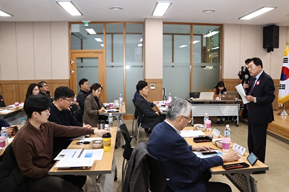 7일 경주 성건동 주민자치센터에서 제3회 전문가 초청 현안 포럼이 열리고 있다. [사진=경주시청]