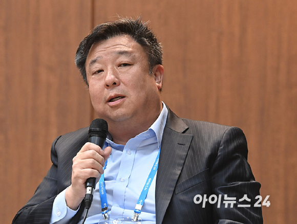 '제6회 아이뉴스24 금융정책포럼'이 '디지털자산기본법 이후, 한국 가상자산 시장의 새로운 질서'를 주제로 18일 서울 중구 은행회관 국제회의실에서 열렸다. 김기석 비트플래닛 부대표가 패널토론에 참석해 발언하고 있다. [사진=곽영래 기자]