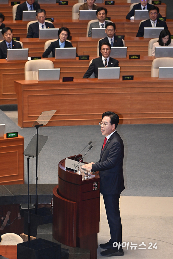 송언석 국민의힘 원내대표가 10일 서울 여의도 국회 본회의에서 교섭단체 대표 연설을 하고 있다. [사진=곽영래 기자]
