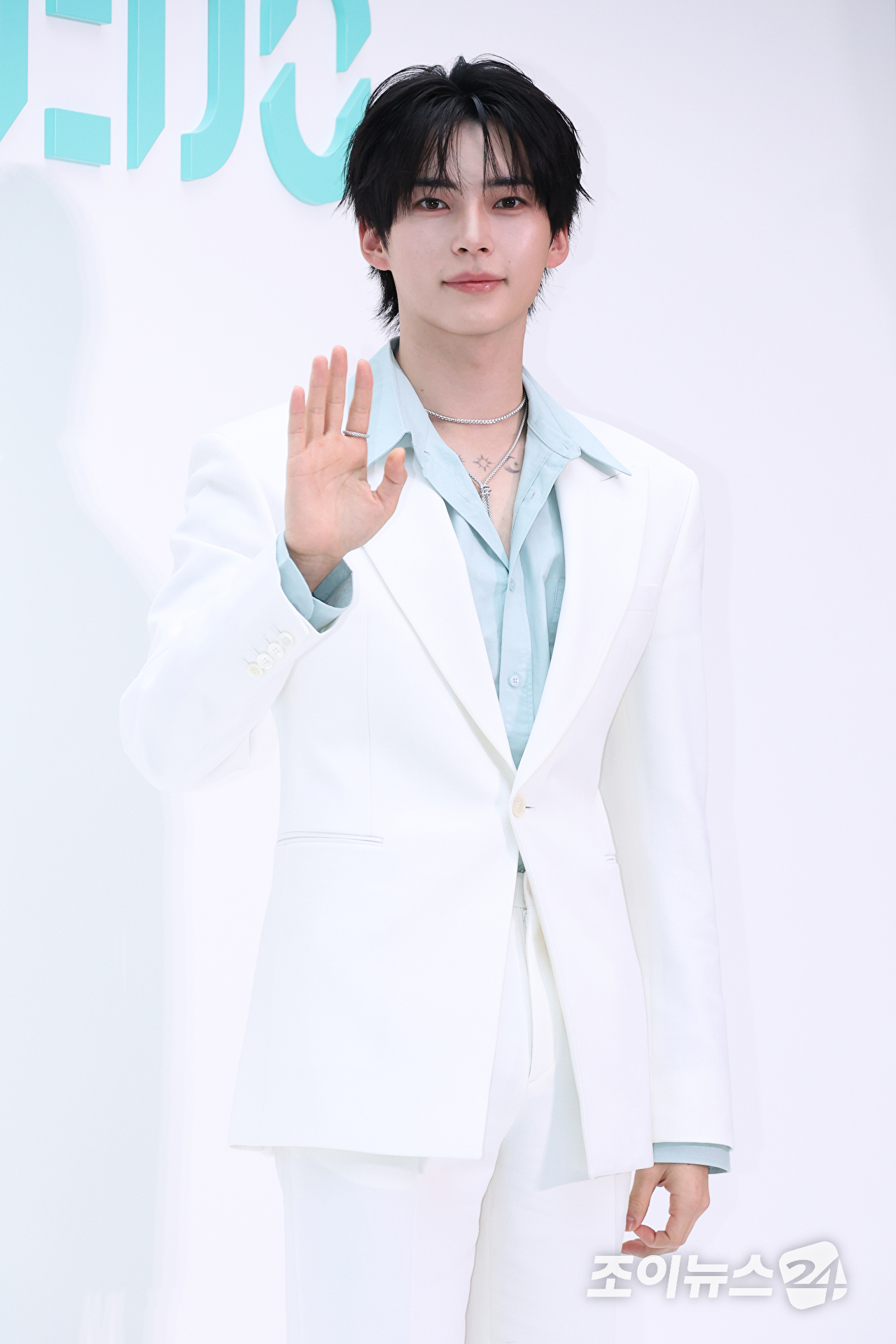 그룹 제로베이스원 성한빈이 10일 오후 서울 성동구 성수동에서 진행된 프래그런스 브랜드 바이레도 NEW 오 드 퍼퓸 '퓨쳐 메모리즈' 출시 기념 팝업 오픈 행사에 참석해 포즈를 취하고 있다. [사진=문수지 기자]