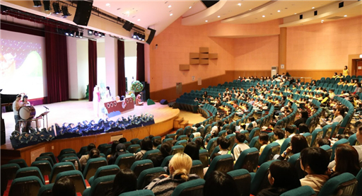 경복대학교 유아교육학과 학생들이 지역사회 유아를 대상으로 동화음악극을 진행하고 있다. [사진=경복대학교 ]