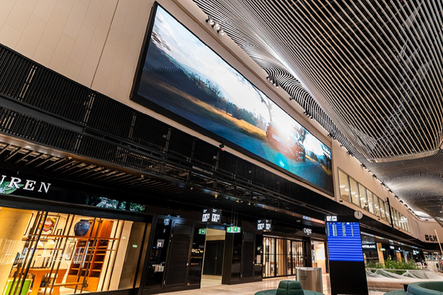 LG전자 LED 사이니지가 프랑크푸르트 공항 3터미널에 설치된 모습. [사진=LG전자]