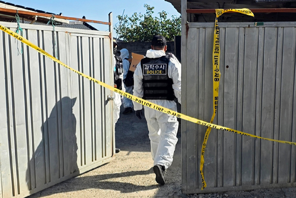 전남광주 나주에서 60대 부부를 결박&middot;살해한 뒤 금품을 빼앗은 50대 남성의 신상이 공개됐다. 53세 박용수 씨. [사진=전남경찰청]