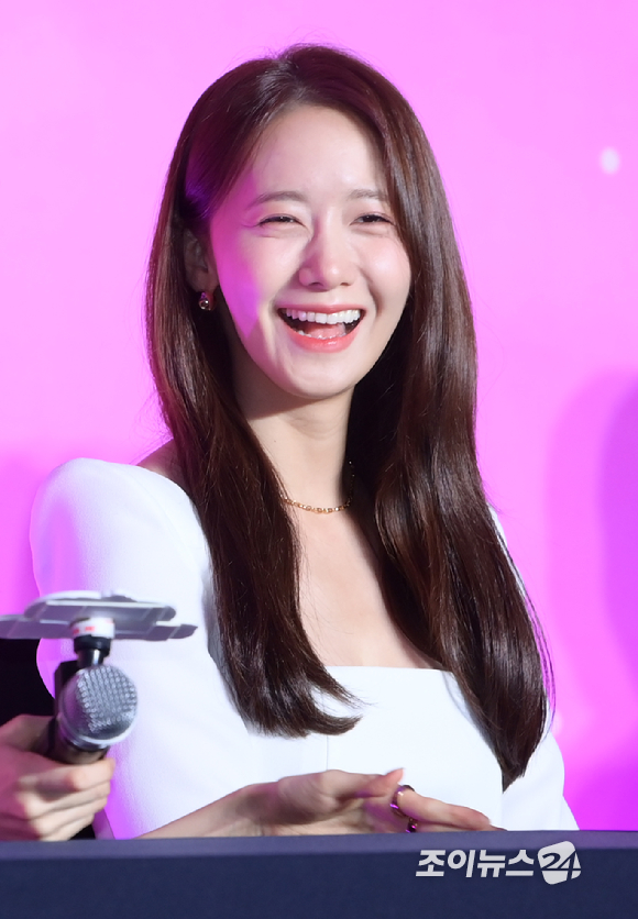 그룹 소녀시대 윤아가 5일 오전 서울 삼성동 인터컨티넨탈 서울 코엑스에서 열린 데뷔 15주년 기념 정규 7집 '포에버 원'(FOREVER 1) 컴백 기자회견에 참석하고 있다. [사진=정소희 기자]