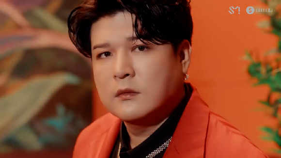 슈퍼주니어의 열한 번째 정규 앨범 Vol.1 'The Road : Keep on Going' 타이틀곡 'Mango' 뮤직비디오 두 번째 티저 영상이 공개돼 관심을 모으고 있다. [사진=슈퍼주니어 'Mango' MV 2차 티저 영상 캡쳐]