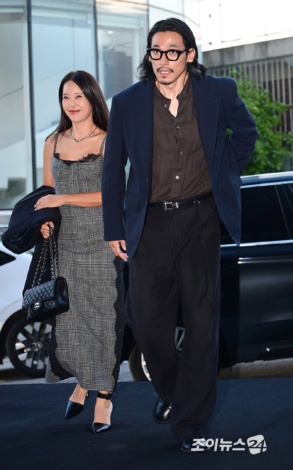 가수 백지영-배우 정석원 부부가 2일 오후 서울 한남동 리움미술관에서 열린 'CJ 나이트 인 셀러브레이션 오브 프리즈 서울'에 참석하고 있다. [사진=정소희 기자]