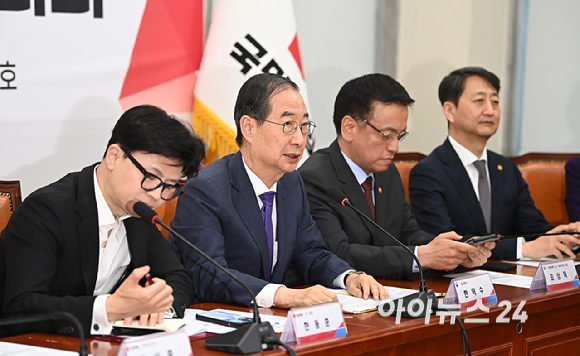 한덕수 국무총리가 22일 오후 서울 여의도 국회에서 열린 민생경제 점검 당정협의회에서 발언하고 있다. [사진=곽영래 기자]