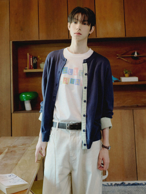 최립우가 화보 촬영에서 포즈를 취하고 있다. [사진=와이케이]