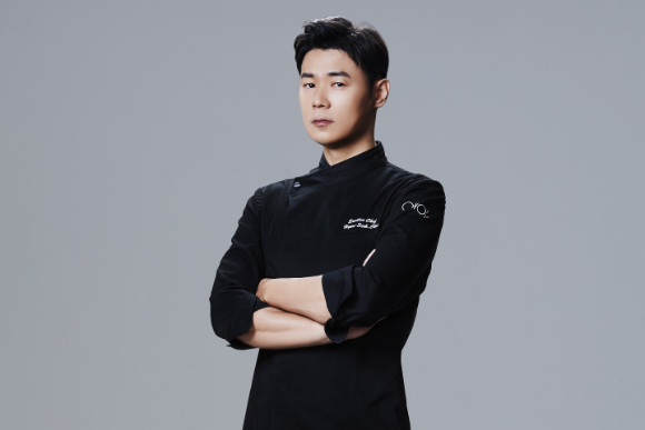최현석 셰프. [사진=하나투어.]