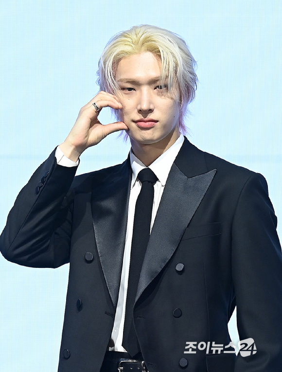 에이티즈 민기가 5일 오후 서울 여의도 페어몬트 엠버서더 서울에서 열린 미니 13집 '골든 아워 : 파트 4(GOLDEN HOUR : Part.4)' 발매 기념 기자간담회에서 포즈를 취하고 있다. [사진=곽영래 기자]