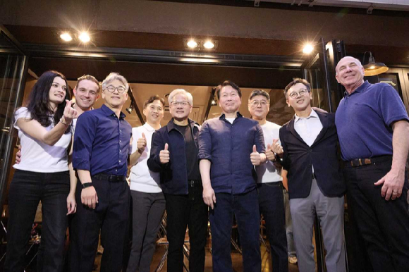 젠슨 황과 회동으로 SKT가 얻은 것...'통신주'에서 'AI주' 피봇