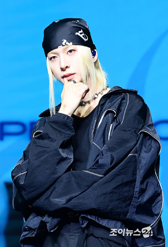 그룹 앰퍼샌드원 최지호가 12일 오후 서울 등촌동 스카이아트홀에서 열린 앰퍼샌드원(AMPERS&ONE) 미니 3집 '라우드 앤 프라우드' 발매 기념 쇼케이스에 참석하고 있다. [사진=정소희 기자]