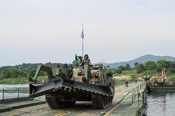 K600 장애물개척전차. [사진=현대로템]