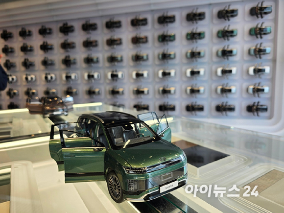 현대모터스튜디오 서울에 전시된 차세대 전동화 비전 'RN24 롤링랩'. [사진=김종성 기자]