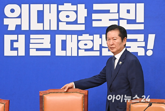 정청래 더불어민주당 대표가 10일 서울 여의도 국회에서 열린 최고위원회의에 참석하고 있다. [사진=곽영래 기자]