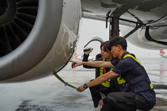 티웨이항공, 신입 인턴 정비사 공개 채용 [사진=티웨이항공]