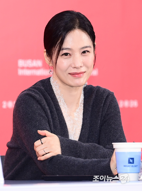 배우 김현주가 10일 부산 해운대구 영화의전당에서 열린 제31회 부산국제영화제 '실낙원' 기자회견에 참석하고 있다. [사진=정소희 기자]