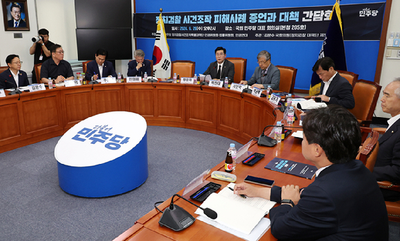 박찬대 더불어민주당 당대표 직무대행 겸 원내대표가 26일 오후 서울 여의도 국회에서 열린 정치검찰 사건 조작 피해 사례 증언과 대책 간담회에서 발언하고 있다. 2024.06.26. [사진=뉴시스]