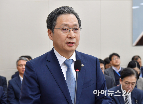 윤영빈 우주항공청장이 7일 서울 여의도 국회에서 열린 과학기술정보방송통신위원회 전체회의에서 2026년도 예산안 관련 제안설명을 하고 있다. [사진=곽영래 기자]