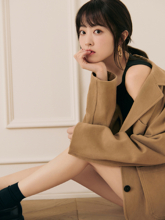배우 박보영이 넷플릭스 시리즈 '멜로무비' 인터뷰에 앞서 포즈를 취하고 있다. [사진=넷플릭스]