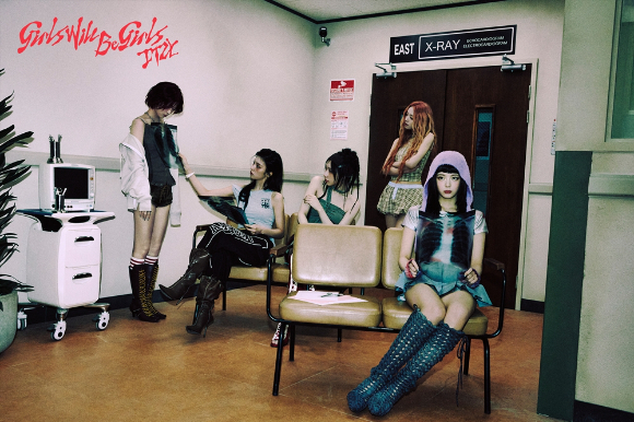 ITZY 단체 콘셉트 포토 [사진=JYP엔터테인먼트]