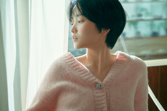 배우 김태리가 영화 '외계+인' 2부 인터뷰에 앞서 포즈를 취하고 있다. [사진=CJ ENM]