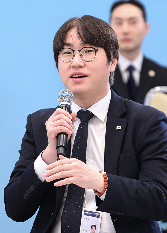 하정우 AI미래기획수석이 5일 청와대에서 열린 미래 과학자와의 대화 '도전하는 과학자, 도약하는 대한민국'에서 발언하고 있다. 2026.2.5 [사진=연합뉴스]