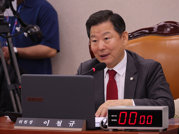 지난 4월 23일 서울 여의도 국회에서 열린 산업통상자원중소벤처기업위원회 전체회의에서 이철규 위원장이 발언하고 있다. [사진=연합뉴스]