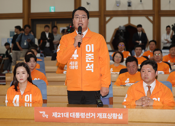이준석 개혁신당 대선 후보가 지난달 31일 서울 여의도 국회 의원회관에서 아이뉴스24와 인터뷰를 하고 있다. [사진=정소희 기자]