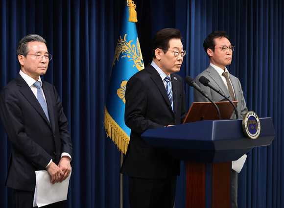 이재명 대통령이 14일 서울 용산 대통령실 기자회견장에서 한미 팩트시트 타결과 관련해 발표하고 있다. 2025.11.14 [사진=연합뉴스]