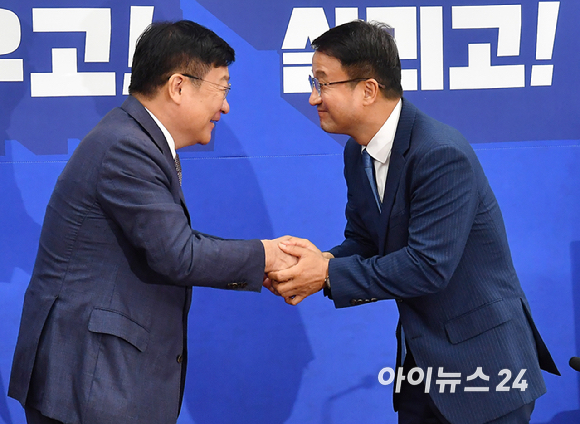 국민의힘 정점식 원내대표가 11일 서울 여의도 국회에서 더불어민주당 한병도 원내대표를 예방하고 있다. [사진=곽영래 기자]