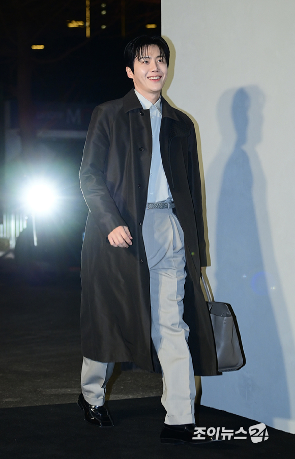 배우 김선호가 28일 오후 서울 성동구 성수동 에스팩토리D동에서 열린 보테가 베네타 2026 여름 프라이빗 뷰 포토콜 행사에 참석하고 있다. [사진=정소희 기자]