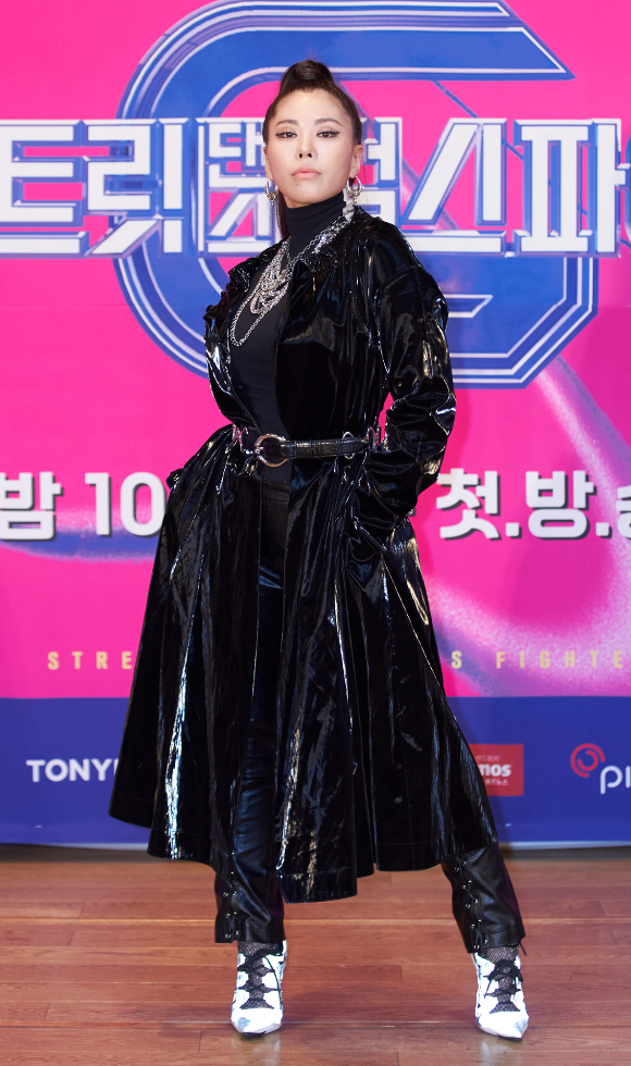 댄서 가비(라치카)가 30일 온라인으로 진행된 Mnet '스트릿댄스 걸스 파이터' 제작발표회에 참석해 포즈를 취하고 있다. [사진=Mnet]