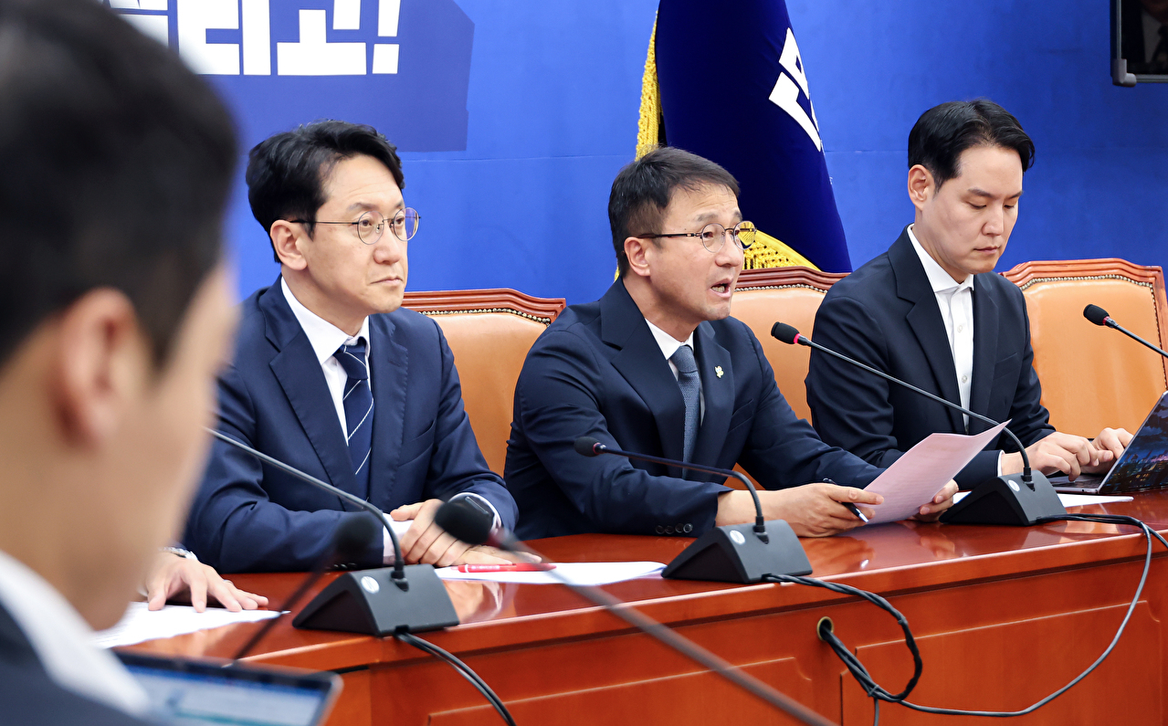 더불어민주당 한병도 원내대표가 7일 국회에서 6&middot;3 지방선거에서 불거진 투표용지 부족 사태와 관련, 긴급 기자 간담회를 열고 있다. 2026.6.7 [사진=연합뉴스]