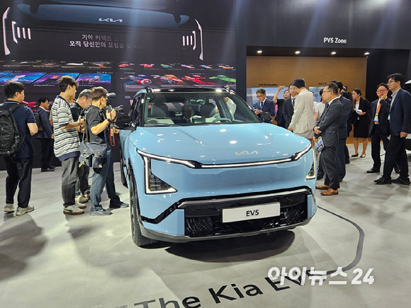 25일 국내 대표 전기차 전시회 'EV트렌드코리아 2026'이 서울 삼성동 코엑스에서 개막했다. [사진=설재윤 기자]