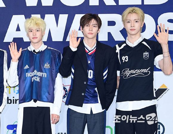 그룹 라이즈(RIIZE)가 27일 경기 고양시 킨텍스에서 열린 2026 케이 월드 드림 어워즈(K WORLD DREAM AWARDS)' 블루카펫에 참석하고 있다.