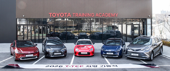 한국토요타자동차가 전국 5개 교육기관에 기부한 교육용 차량. [사진=한국토요타자동차]