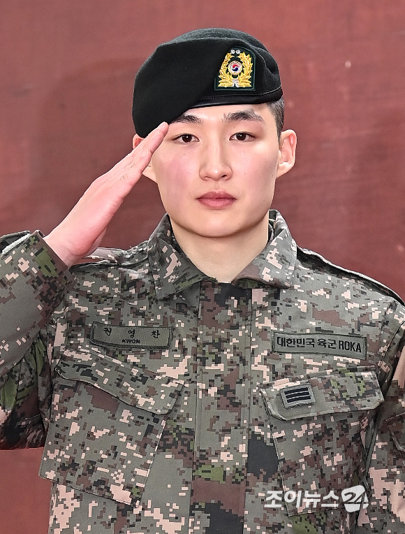 배우 권지우가 31일 오후 서울 여의도 KBS에서 열린 2025 KBS 연기대상&nbsp;레드카펫 포토월 행사에서 포즈를 취하고 있다. [사진=곽영래 기자]