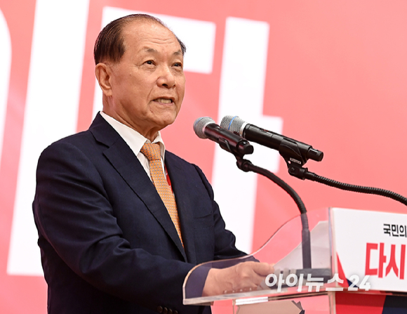 국민의힘 황우여 선거관리위원장이 26일 오전 서울 여의도 국회 도서관에서 열린 제6차 전당대회 결선에서 인사말을 하고 있다. [사진=곽영래 기자]