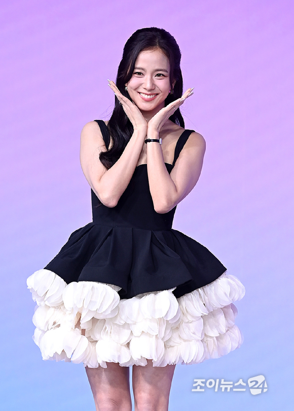 '연기력 논란' 지수 "'월간남친' 착붙 캐릭터 평가 듣고파"