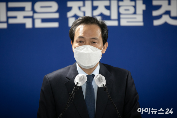 우상호 총괄선대본부장이 지난 3월 10일 오후 서울 여의도 더불어민주당 중앙당사에서 열린 선거대책위원회 해단식에서 인사말을 하고 있다. [사진=김성진 기자]